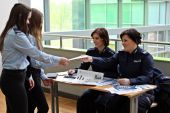 Uczniowie z klasy policyjnej i psychopedagogicznej na debacie o bezpieczeństwie