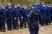 Klasy policyjne na prezentacji sprzętu i działań Oddziałów Prewencji Policji w Białymstoku