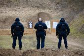 Klasy policyjne na prezentacji sprzętu i działań Oddziałów Prewencji Policji w Białymstoku