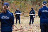 Klasy policyjne na prezentacji sprzętu i działań Oddziałów Prewencji Policji w Białymstoku