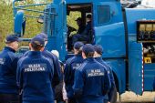 Klasy policyjne na prezentacji sprzętu i działań Oddziałów Prewencji Policji w Białymstoku