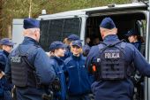 Klasy policyjne na prezentacji sprzętu i działań Oddziałów Prewencji Policji w Białymstoku