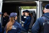 Klasy policyjne na prezentacji sprzętu i działań Oddziałów Prewencji Policji w Białymstoku