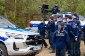 Klasy policyjne na prezentacji sprzętu i działań Oddziałów Prewencji Policji w Białymstoku